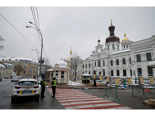 Ukraina surengė reidą garsiame vienuolyne, dėl įtariamų ryšių su Rusija