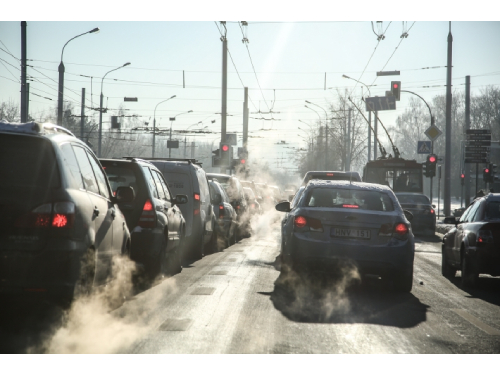 Seimas spręs, ar švelninti atsakomybę taršių automobilių savininkams